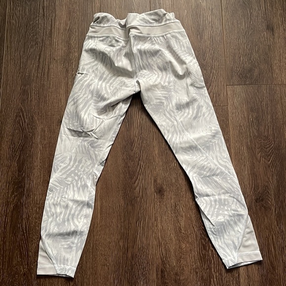 Lululemon Inspire Tight II Sz. 6 - Picture 5 of 11